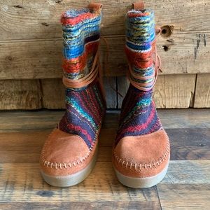 Toms Aztec style boots size 7